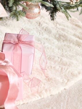 Pottery Barn LoveShackFancy Ivory Fur w/ Rosettes Tree Skirt Christmas Holiday